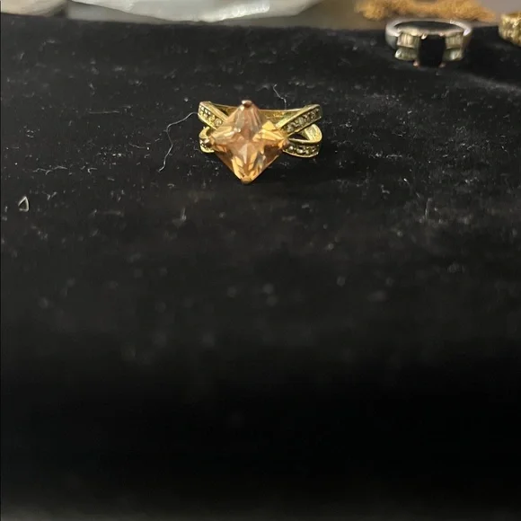 Elegant Gold and Silver Ring Set(5) - Picture 2 of 11